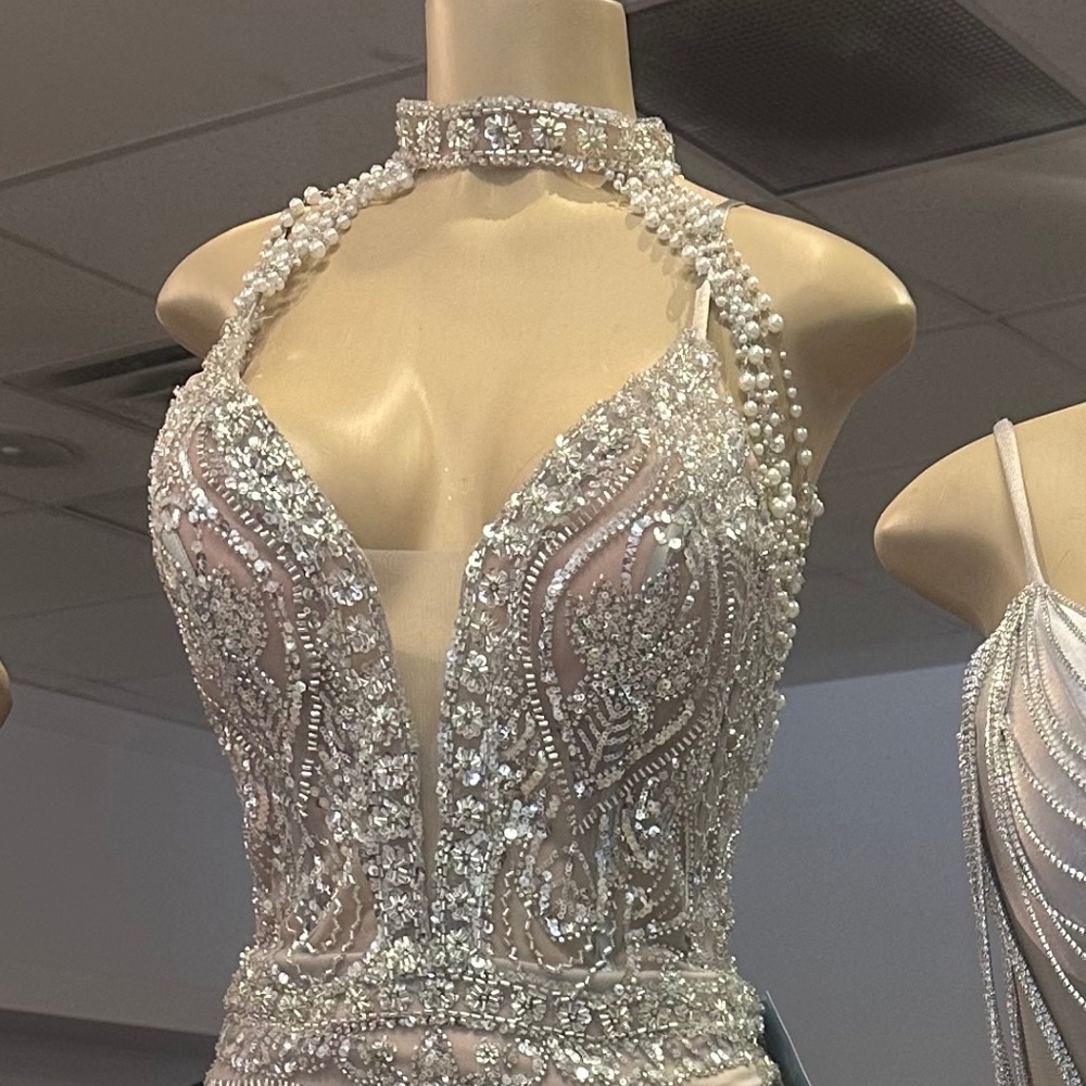 Gown - Picture 1 of 6